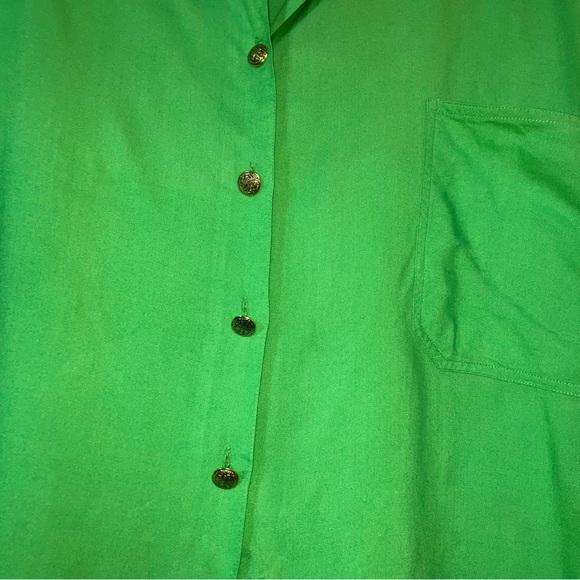 Women’s oversized button down short sleeve shirt. - Picture 2 of 7